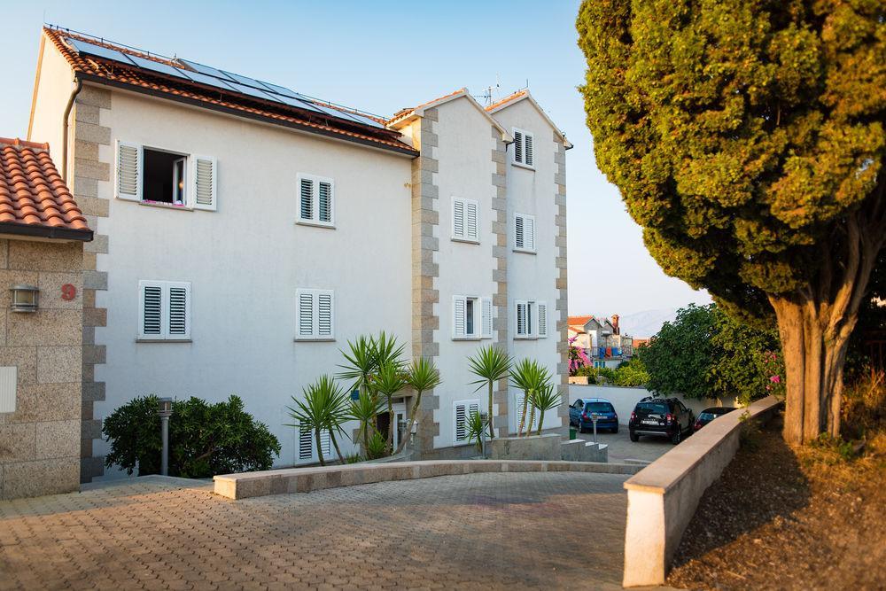 Downtown Private Rooms Mandic Supetar Exterior foto