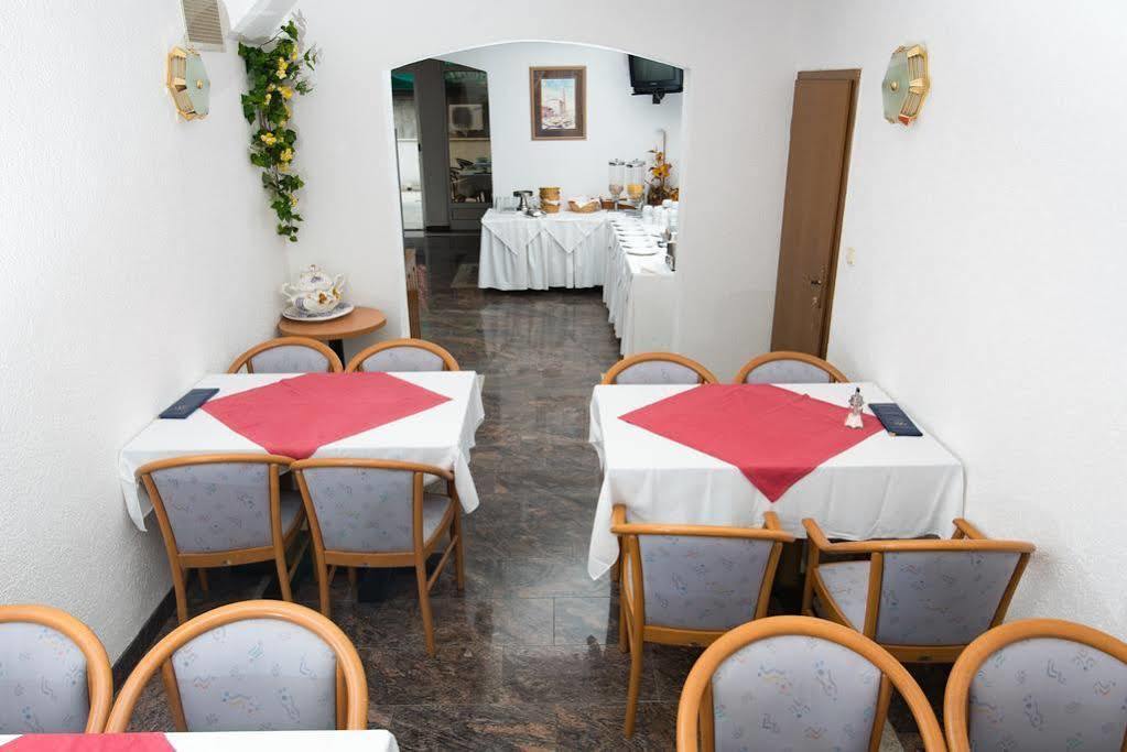 Downtown Private Rooms Mandic Supetar Exterior foto
