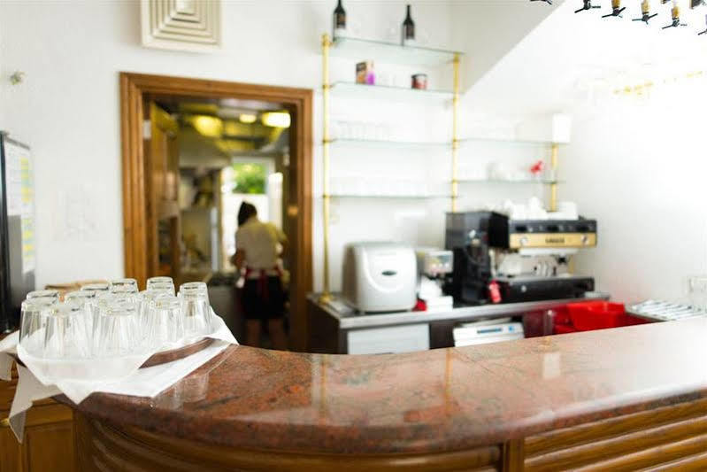 Downtown Private Rooms Mandic Supetar Exterior foto