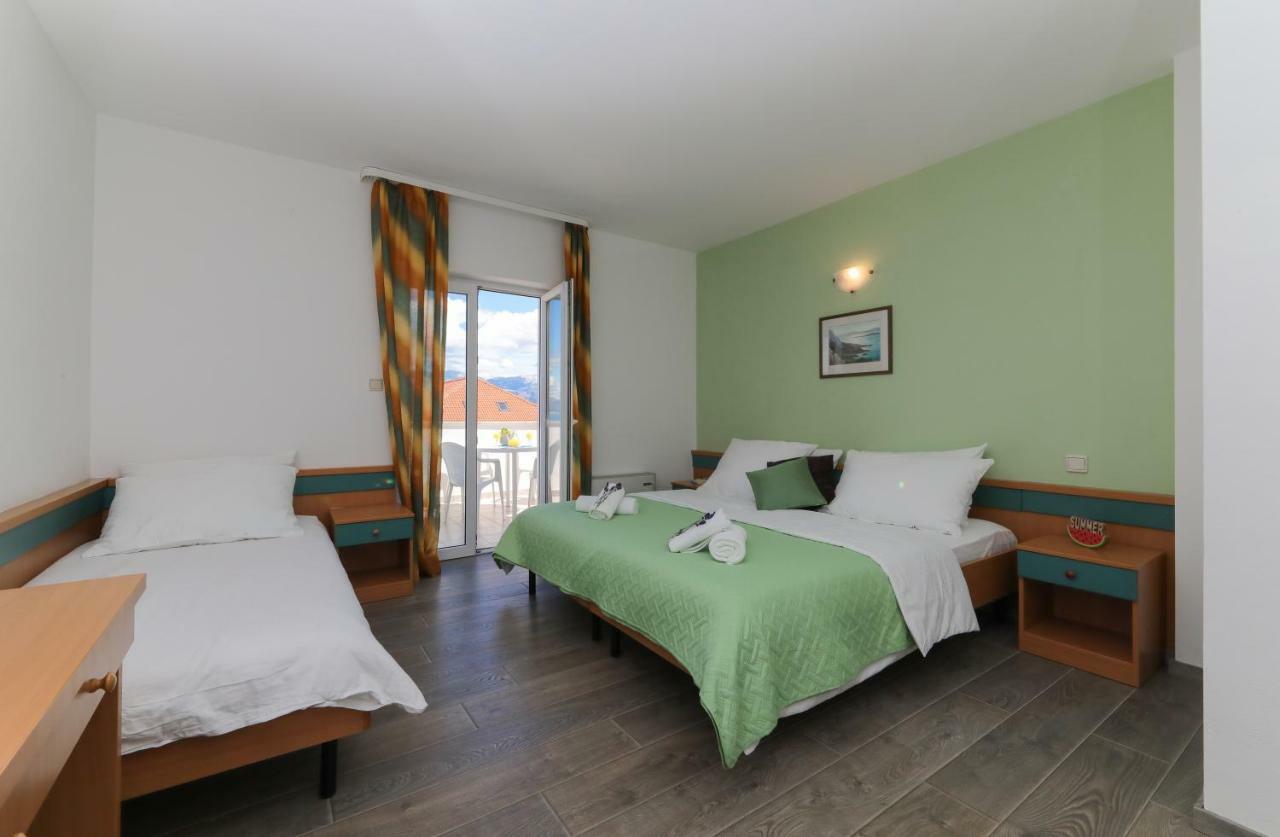 Downtown Private Rooms Mandic Supetar Exterior foto