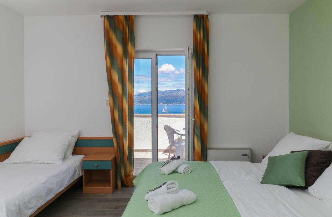 Downtown Private Rooms Mandic Supetar Exterior foto