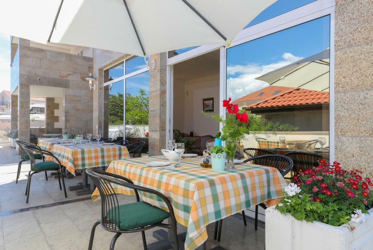 Downtown Private Rooms Mandic Supetar Exterior foto